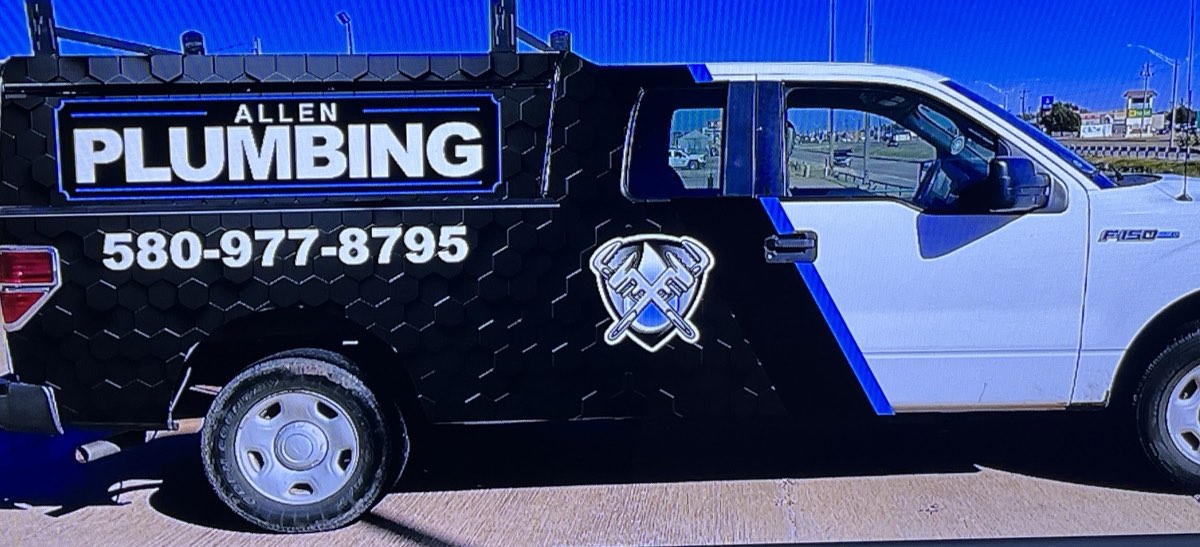 The black-and-blue Allen Plumbing service truck with 580-977-8795 on the door